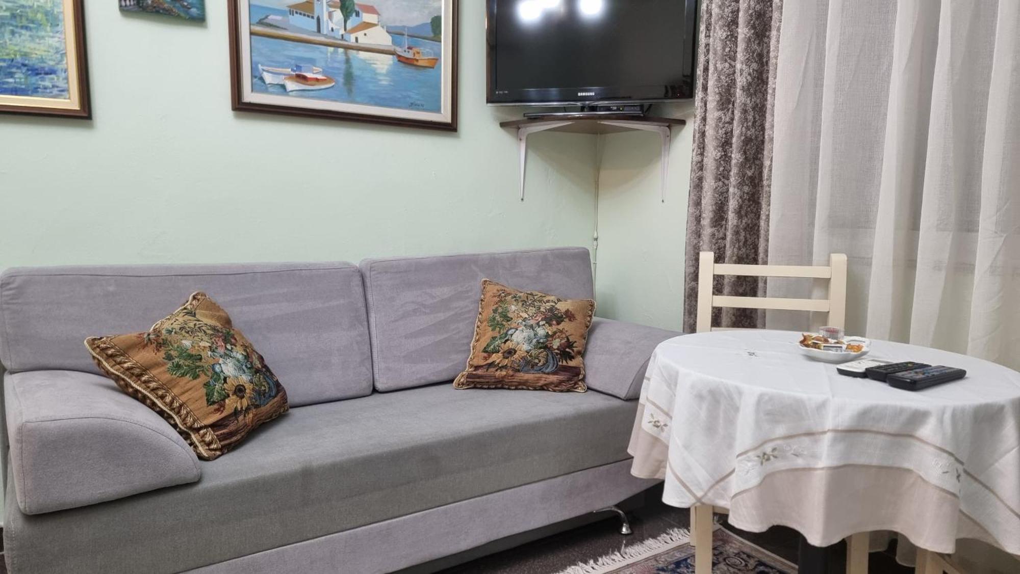 Edis's Corner Tirana